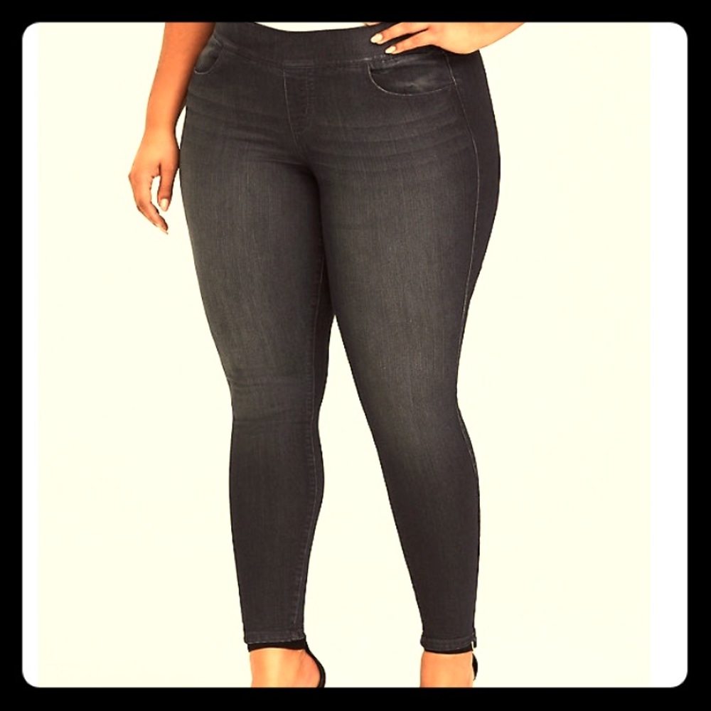 NWT -Torrid Size 2-2x/18/20 - Dark Wash Lean Jean